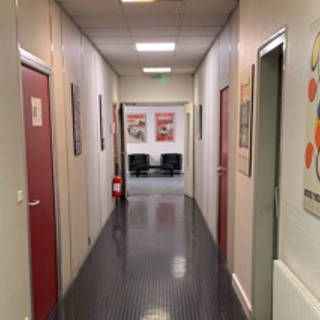 Bureau privé 24 m² 6 postes Coworking Avenue Blaise Pascal Chilly-Mazarin 91380 - photo 1
